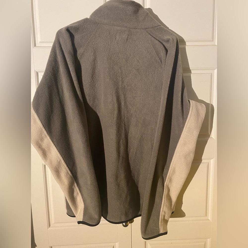 Simply Basic Two-Tone Fleece - Picture 5 of 5